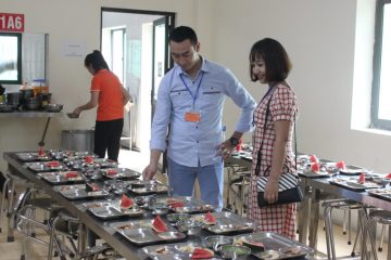 PHỤ HUYNH CÙNG THAM GIA GIÁM SÁT BẾP ĂN TRƯỜNG HỌC VÀ CÔNG TÁC BÁN TRÚ PHỤ HUYNH CÙNG THAM GIA GIÁM SÁT BẾP ĂN TRƯỜNG HỌC VÀ CÔNG TÁC BÁN TRÚ