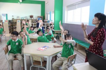 GÓC THƯ VIỆN: LOMOERS GIẢI CÂU ĐỐ VỀ THẦY CÔ VÀ MÁI TRƯỜNG GÓC THƯ VIỆN: LOMOERS GIẢI CÂU ĐỐ VỀ THẦY CÔ VÀ MÁI TRƯỜNG