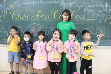 NÂNG NIU ÁNH MẮT, NỤ CƯỜI CỦA LOMOERS NHÍ TRONG NGÀY ĐẦU TIÊN ĐẾN TRƯỜNG