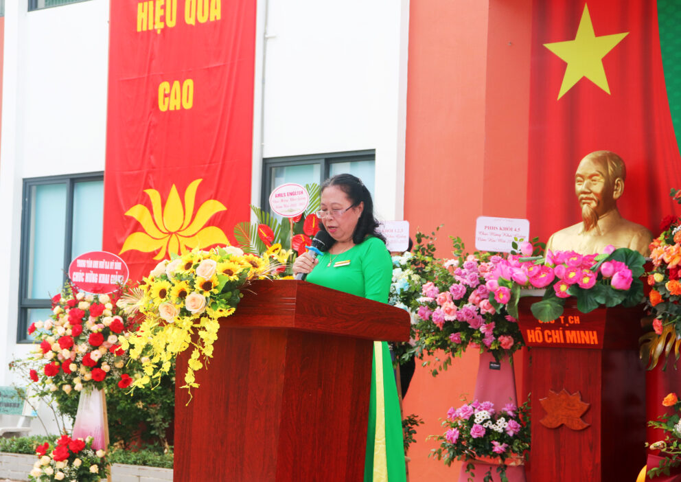 Cô Dương Ngọc Bảo - Hiệu trưởng Trường Liên Cấp Lômônôxốp Tây Hà Nội