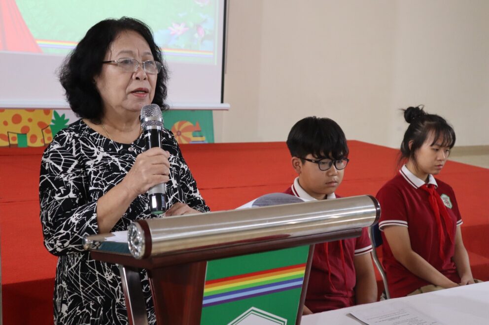 Cô Dương Ngọc Bảo- Hiệu trưởng trường Liên cấp Lômônôxốp Tây Hà Nội phát biểu tại Đại hội